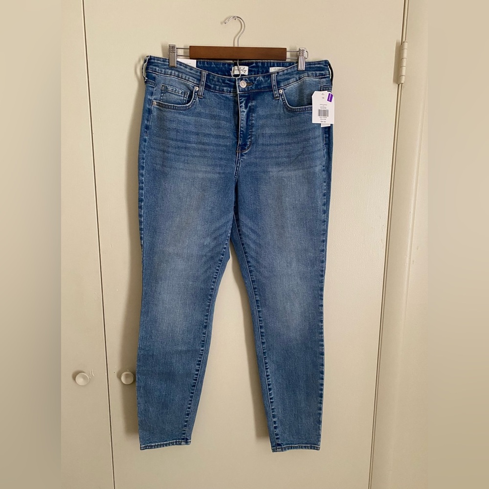 Mid Rise Skinny Jeans size 14 NWT